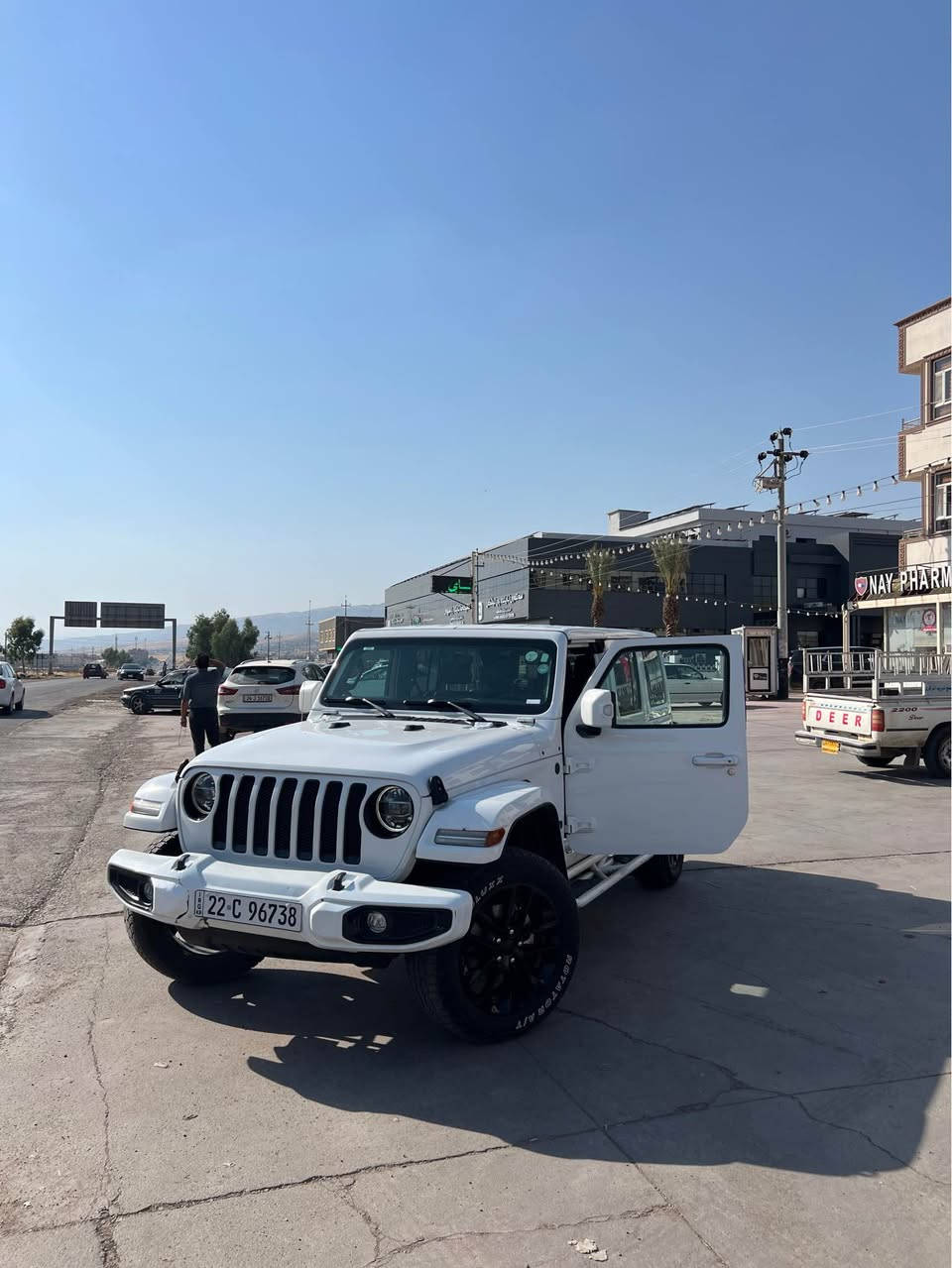چيب رنجلر 2022 High Altitude.. القمة في النظافة والمواصفات 💎
السيارة بحالة ممتازة وجاهزة تماماً:
 الموديل: 2022 (Wrangler Unlimited High Altitude 4x4)
 الممشى: 64 ألف مايل.
 المحرك والقير: قير ومكينة بشرط الفحص التام (ما بيها أي مصرف نهائياً).
 البودي: السيارة كلها بشرط، فقط البونيت بيه شوية صبغ، وباقي السيارة كله على الشرط.
 المواصفات: كوشنات جلد مع هيتر (تدفئة) | سقف بوكس | نظام صوتي Alpine الأصلي.
📍 الموقع: دهوك - قسروك
📞 للتواصل والاستفسار: ***********

جیپ ڕەنگلەر 2022 High Altitude.. لوتکەی خاوێنی و مواسەفات 💎
ئۆتۆمبێلەکە زۆر خاوێنە و ئامادەیە بۆ لێخورین:
 مۆدێل: 2022 (Wrangler Unlimited High Altitude 4x4)
 ڕۆیشتوو (ممشى): 64 هەزار مایل.
 گێڕ و مەکینە: بە مەرجی پشکنین (گێڕ و مەکینە بەشەرت، هیچ مەسرەفێکی تێدا نییە).
 بۆدی و بۆیاخ: هەموو ئۆتۆمبێلەکە بەشەرتە، تەنها بۆنیتەکەی کەمێک بۆیاخی هەیە، باقی هەمووی بەشەرت و بەکەفالەتە.
 مواسەفات: کوشین چەرم + هیتەر (گەرمکەرەوە) | سەقف بۆکس | سیستەمی دەنگی Alpine ئەسڵی.
📍 شوێن: دهۆک - قەسروک
📞 بۆ پەیوەندی و زانیاری زیاتر: *********** دهوك, العراق
