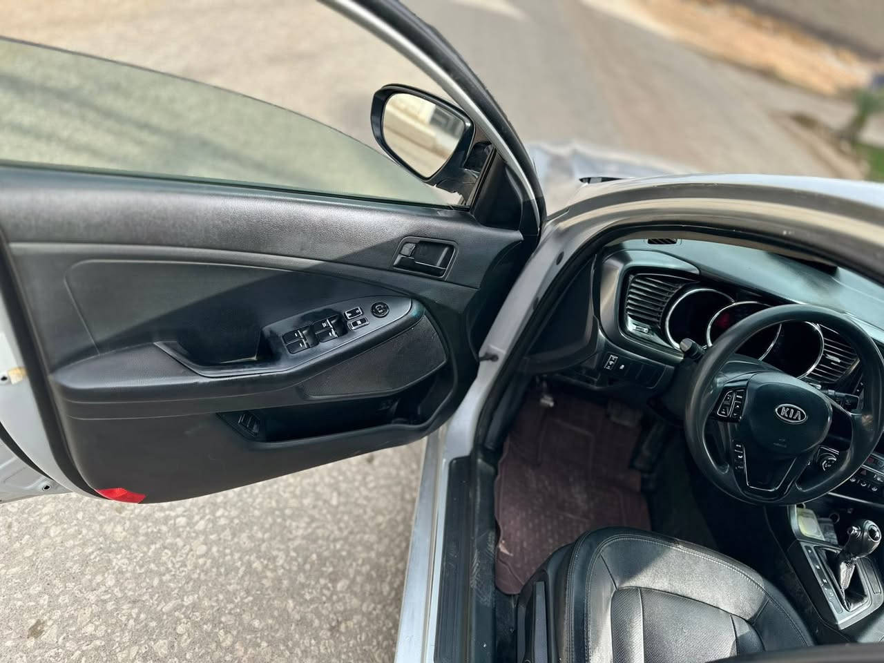 سلام عليكم اوبتما 2013 
سياره جاهزه على اخر حبايه 
كير محرك كفاله شرط حداديه جاهزه
تخم تاير جديد غرفتهه جديده بلاديه
بيهه بنيد صبغ فقط باقي السياره مكفوله
سياره جديده بالعافيه على الياخذهه
السعر 80 وبيهه مجال
***********
