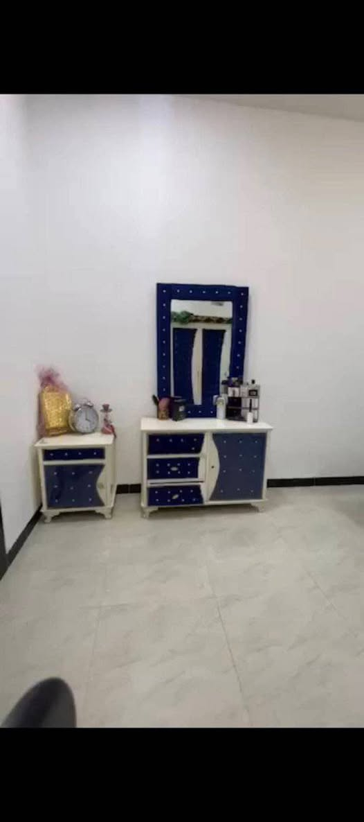 غرفة اخشاب احطاطه السعر 800 وبيها مجال تتكون من 3 جرابي ام نفر وكومديات 2 وكنتور وميز ابو مرايا مكانها الرمادي 7 كيلو


**إذا كنت صاحب هذا الإعلان وتريد حذفه لأي سبب، رجاءا أرسل رسالة إلى الدعم الفني**