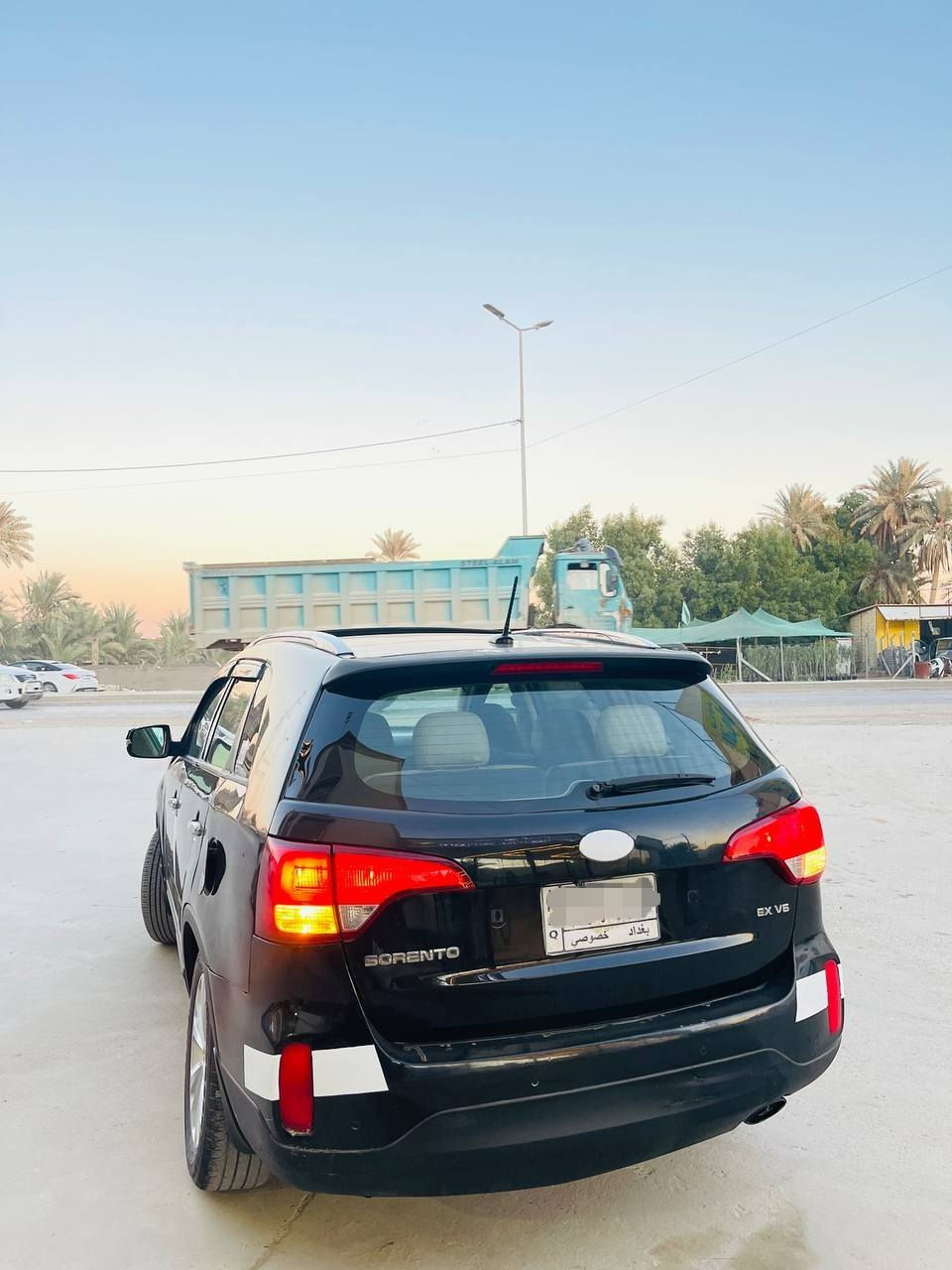 السلام عليكم
كيه سورنتو وراد امريكي فول و1/1
(6)سلندر 

الموديل (2015) 
 لون اسود الرقم  (بغداد ) 
7راكب 

الموصفات
دخول ذكي بصمه دخول تشغيل بصمه
أشاره بل مرايه المري شفط
أناره لد داخلي ع أربع أبواب 
دوسه ترحيب 
مقاعد جلد تدفه تبريد 
مقاعد كهرباء 
7راكب 
3قطع تبريد
بنرامه
ليت عدسه ولد 
بك ليت شمعه ولد 
حساس امامي حساس خلفي

حادثه فقط بنيد

مصبوغه حزام  جماليه فقط مكفول تكم دواخل شواصي كفاله
السعر 128 وبي مجال بسيط 
لاستفسار اكثر اتصل ***********
