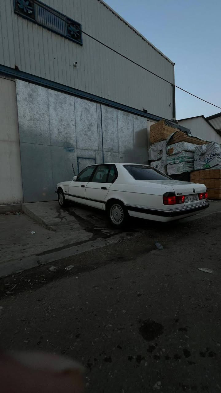 السلام عليكم بي ام 735للببع سياره جاهزه مكينه كير حداده تبريد كله جديد رقم بابل انكليزي تاخذهه منا كبل تحولهه بسمك مكاني بصره المطيحه سعر السياره 40وبيهه مجال حك الجيه رقم الهاتف***********
