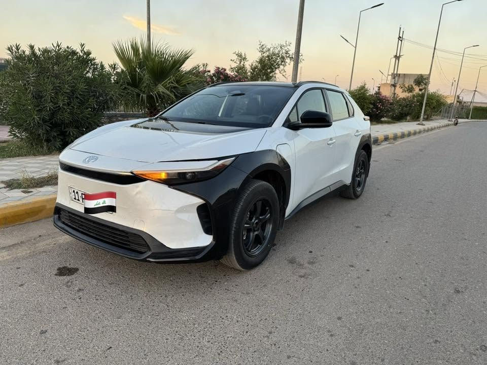 � للبيع Toyota bZ4X XLE AWD موديل 2024 🚘
سيارة كهربائية بالكامل، وارد امريكي، بحالة ممتازة جداً ومواصفات مميزة.

✅ موديل 2024

✅ فئة XLE

✅ دفع رباعي AWD

✅ فتحة سقف بانورامية

✅ محركان كهربائيان بقوة 214 حصان

✅ بطارية عالية الكفاءة ومدى قيادة ممتاز

✅ شحن سريع DC وشحن منزلي AC

✅ شاشة كبيرة متعددة الوظائف

✅ Apple CarPlay و Android Auto

✅ كاميرا خلفية

✅ حساسات أمامية وخلفية

✅ تشغيل بصمة ودخول ذكي Smart Key

✅ مثبت سرعة راداري

✅ نظام المحافظة على المسار

✅ نظام التحذير من الاصطدام الأمامي

✅ مراقبة النقطة العمياء

✅ إضاءة LED كاملة

✅ مكيف أوتوماتيك

✅ وسائد هوائية متعددة

✅ نظام مراقبة ضغط الإطارات

الحادث فقط شبر من البنيد بارد ومرقط ترقيط

حتى الدعامية بلادية

والجاملغ الايسر ضايع من شركة الصيانة بامريكا 

رقم الشاصي مرفق 

ماشية ٩٠٠٠ كيلومتر مو ميل

مكان السيارة ميسان - العمارة

السعر 195 ورقة

 للاتصال : ***********

