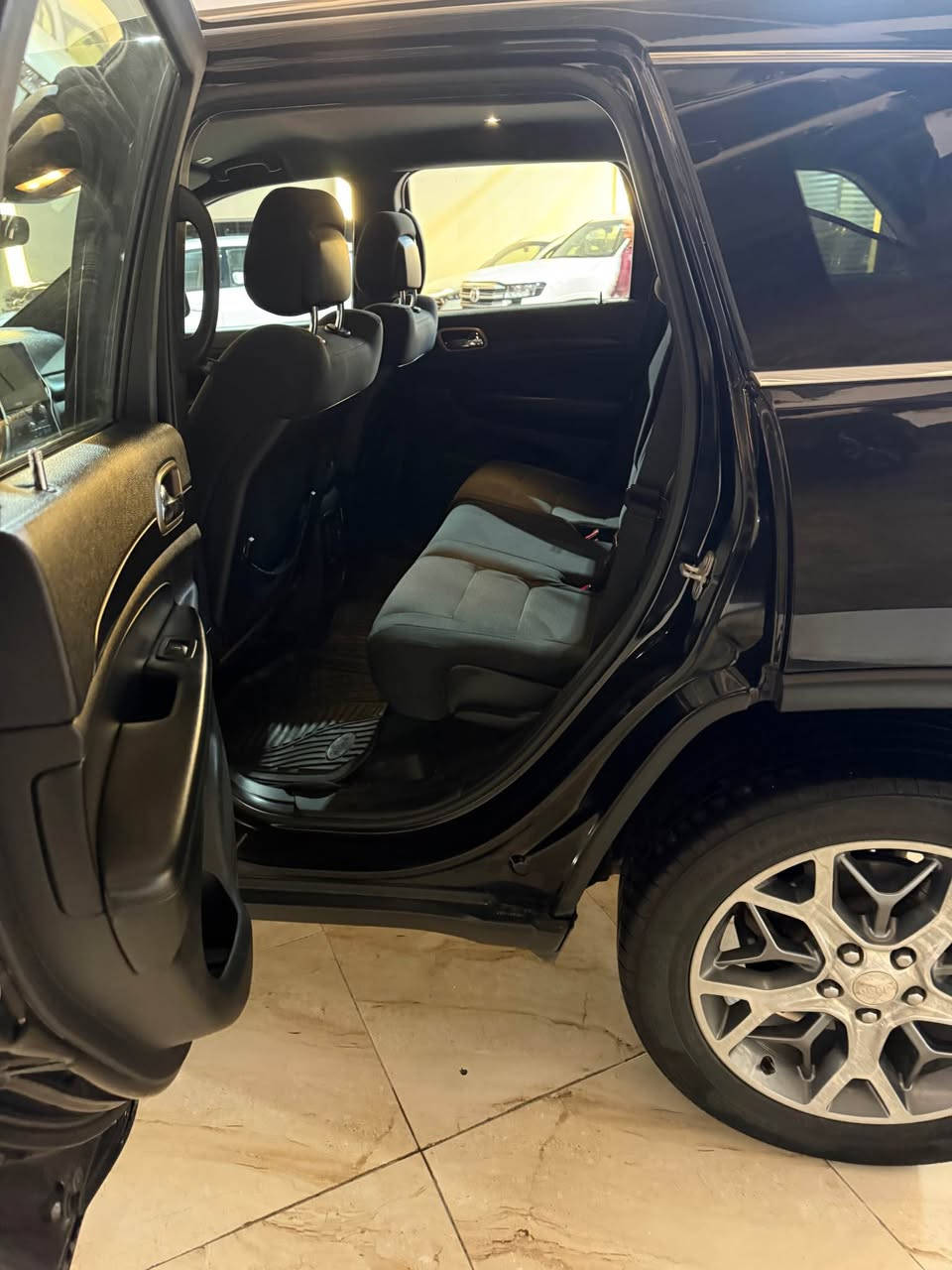 جیب کراند شیروکی لاریدو کلین ٢٠١٩ 
١٠٠ میل ماشی 
معرض الغربیە اربیل
***********
*********** أربيل, العراق
