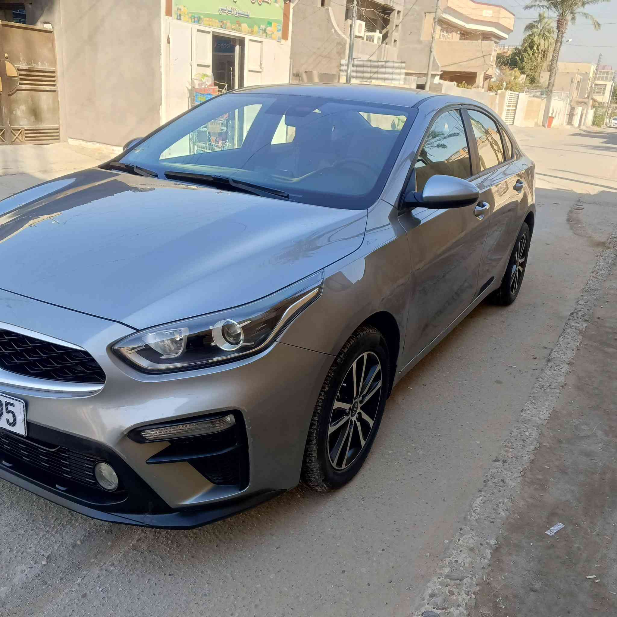 السلام عليكم
سيراتو خليجي موديل 2021 استلام الشركة بيها بصمتين وكتلوكات الشركة بعدها على ايد وحدة،،
رقم بغداد الدولي الجديد بأسمي شخصيا السارة مكفولة كفالة عامة كير ومحرك وصبغ جديدة تبارك الرحمن بعدها بترتيب الشركة ،،بس بيها باردات اثنين مبينه والثالث ممبين راح اوضحها من خلال الصور الباردات ،،ماشية (65) كم ،،
السيارة سعرها 148 $$ وبيها مجال
مكان السيارة بغداد ،،غير متواجد على النت اللي يحب يستفسر يتصل على رقمي /***********
