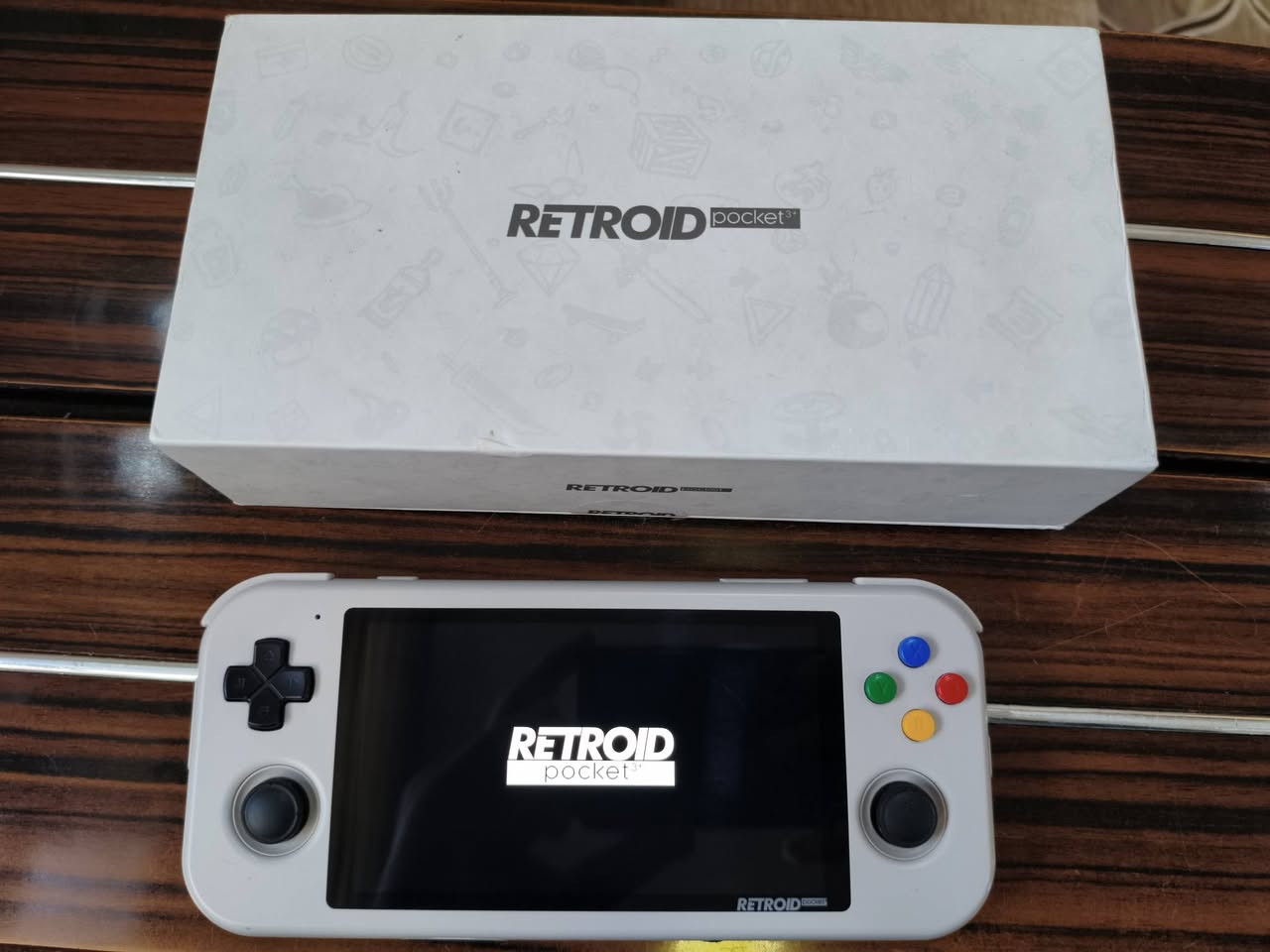 السلام عليكم
#للبيع
#RERTOID  POCKET 3 PLUS 
ريترويد بوكيت 3 بلاس
السعر 150 قفل غير قابل للتفاوض
النظام اندرويد 
الذاكرة 128GB
الشاشة لمس 
الجهاز اخو الجديد نظيف جداااااا
يشغل ببجي وكلفديوتي وجميع العاب التلفون 
يشغل محاكيات كل الاجهزة القديمة والبلي 2 
تكدر تنزل عليه كل التطبيقات الي موجودة بالتلفون 
وهواي مواصفات اخرا 

الملحقات كيبل شحن فقط والكارتونة 
 العنوان: حلة/حي الزهراء 
***********
يوجد توصيل لجميع محافظات العراق
