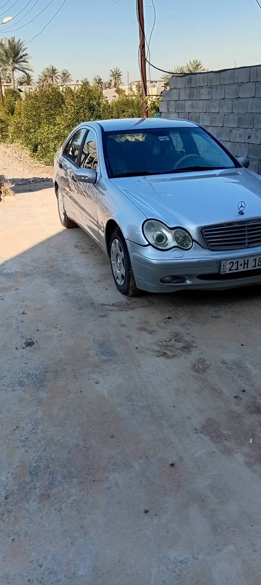 مارسيدس موديل ٢٠٠٠ ربعة سلندر بلاد مامصبوعة بس دعاميات بارد قليل بسمي هزة جديدة سوية٣١ تبريد قطعتين ثلاجة شغال شاشة وكاميرا كشنات كهربائية تحكم سرعة بصمة تشغيل شغال عطلات


**إذا كنت صاحب هذا الإعلان وتريد حذفه لأي سبب، رجاءا أرسل رسالة إلى الدعم الفني**