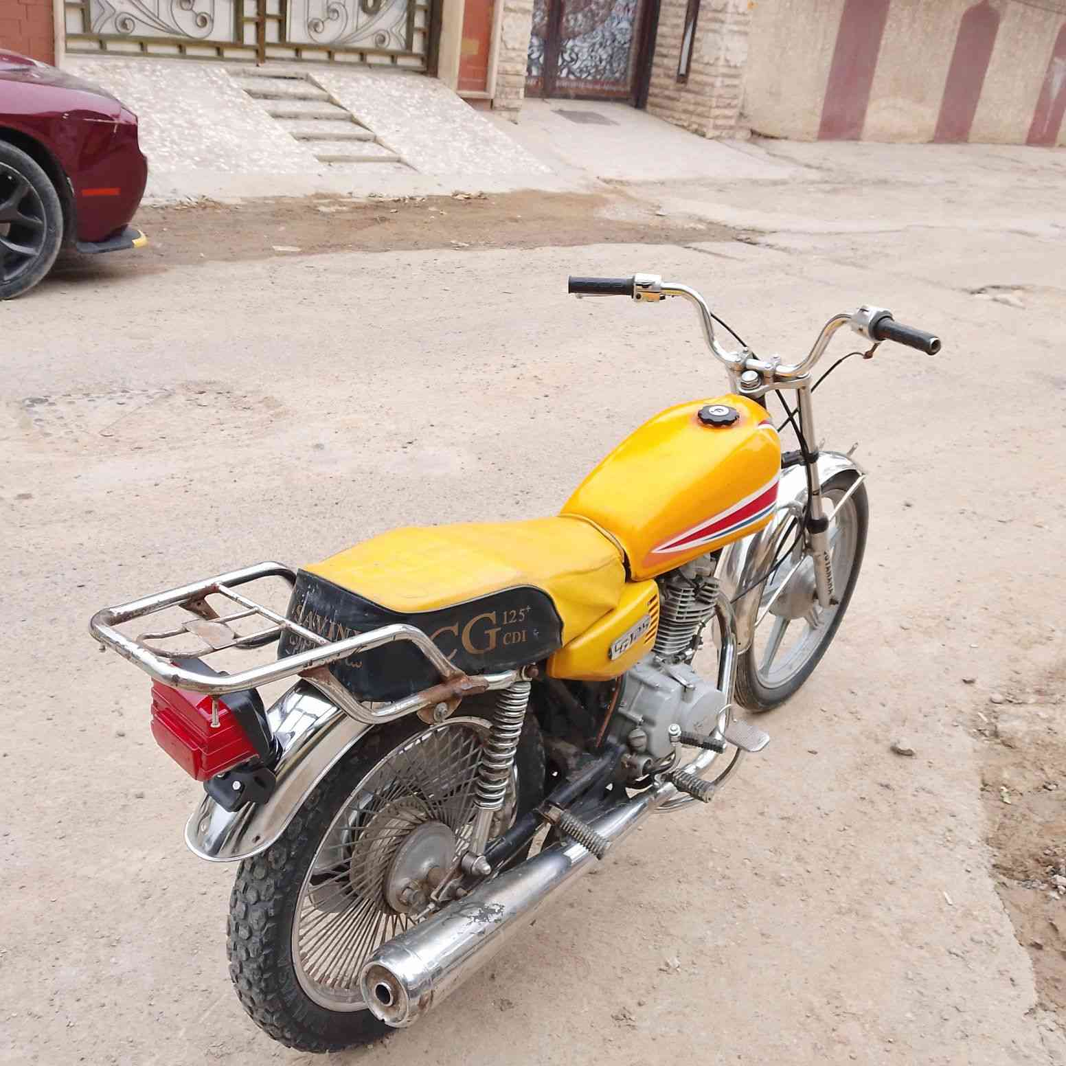 سلام عليكم نامة يراني موديل 2017/ مكينة خير من الله تايرات جديد دراجه فول شلعاة معدل مكينة خير من الله دبلات فول سعر 300/ وبيها مجال مكان بغداد شارع فلسطين ***********
