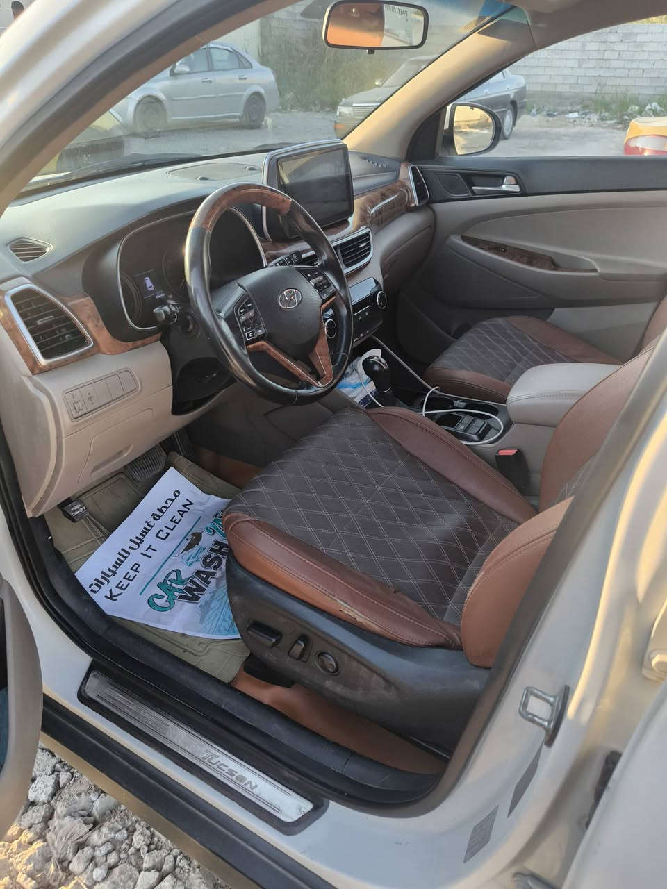 السلام عليكم 
توسان 2020 خليجي 
رقم بغداد الدولي الجديد باسمي تحويل ثاني يوم هزه وسنوية جديدة
 محرك: 2000 دوش 
ماشية: 84 الف 
السيارة فوول مواصفات عدا البانوراما
المواصفات:
بصمة تشغيل + أبواب
كشنات أمامية كهرباء
حساسات أمامية وخلفية
شاشة كبيرة
كاميرا خلفية
شاحن موبايل وايرليس
قطعتين تبريد
مري شفط
اشاير بالمري
تحكمات ستيرن
3 انظمة قيادة
وباقي موصفات التوسان المعروفة

 السيارة بدون دواخل و جاهزة بدون اي نقص ربع ماتصرف عليها 

الصبغ:4 قطع صبغ 
مكان السيارة: ديالى بعقوبة 
للاستفسار: ***********
