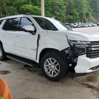 تاهو٢٠٢١ ابيض ltوارد امريكي ماشيه110الف بدون ابيرباك صوره الحادث نزلته...