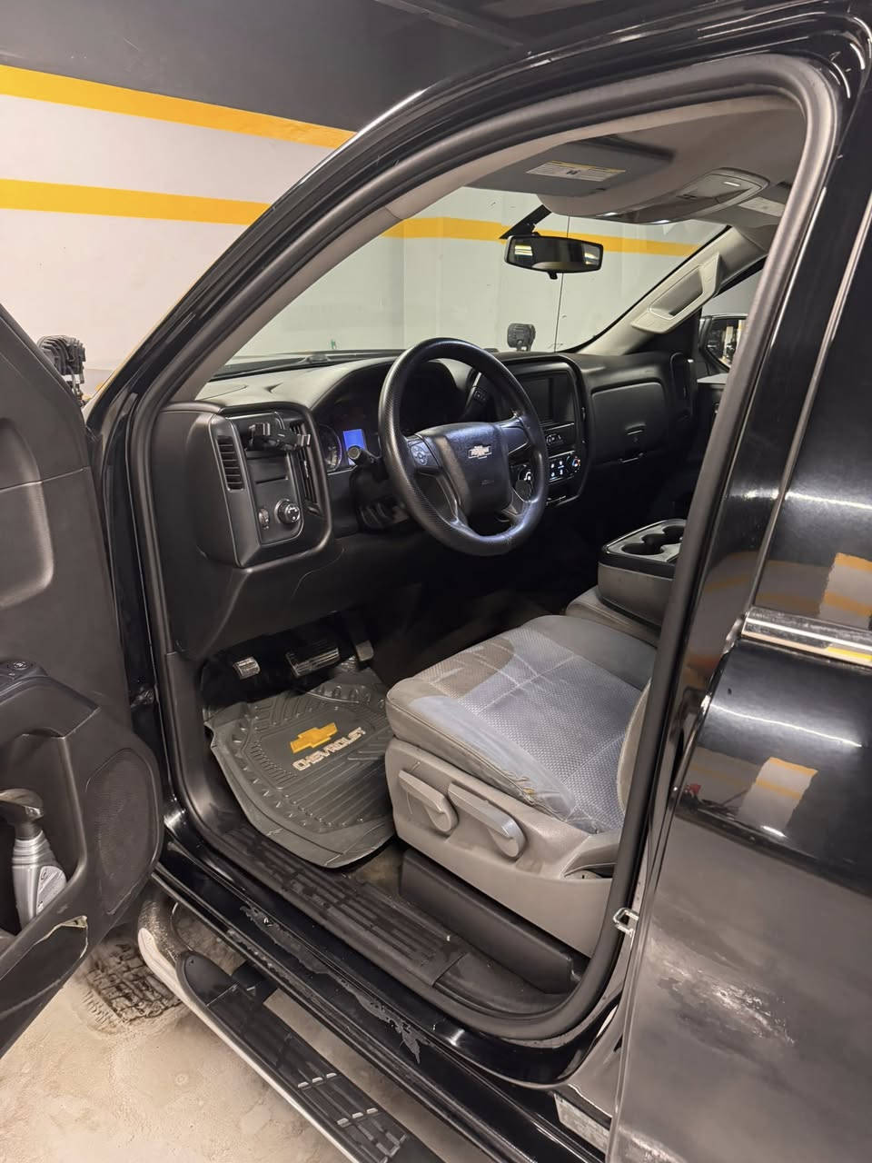 ( بيع او مراوس حسب الرغبه)
سلفرادو  2017.  وارد أمريكي  جاملغ امامي صفحه السايق وايرباك استيرن  فقط  باسمي  رقم بغداد 
ماشيه 165 الف 
مواصفات.  LT
اللون. اسود 
تحكم استيرن 
كير و محرك وتبريد  بلادي سياره استخدام شخصي
ويل 22
السعر 20 الف $  مكاني بغداد 
واتساب فقط. ***********
