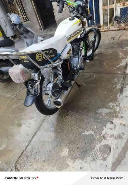 السلام عليكم دراجه سولنك ٢٢ دراجه جديده كفاله عامه سلف هندر اوراق كمرك مدفوع  كهربائيات كله شغال مكاني بغداد مدينه الصدر السعر 550 *********** بغداد
