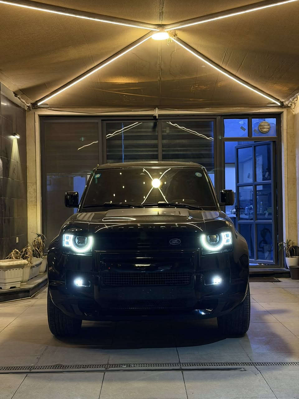 🔴لاندروفر دفندر DEFENDER se
⚫️موديل 2023
⚫️مكينة 6سلندر p400 twin turbo 
⚫️ماشيه 26,000km
⚫️مغلفة ppf بالكامل من جيوشيلد
⚫️وكالة سرداد بعدها بالضمان
⚫️رقم بغداد
⚫️مزود دفيوزر امامي 
⚫️سبويلر خلفي 
⚫️السيارة بلاك ادشن بالكامل 
⚫️تخم تايرات جديدة 
⚫️السيارة كاملة من كلشي 
⚫️باقي المواصفات معروفه مال دفندر  
💲لمعوفة السعر علق بنقطة او حرف وسوف يصلك السعر على الخاص
📞 رقم الهاتف ***********
