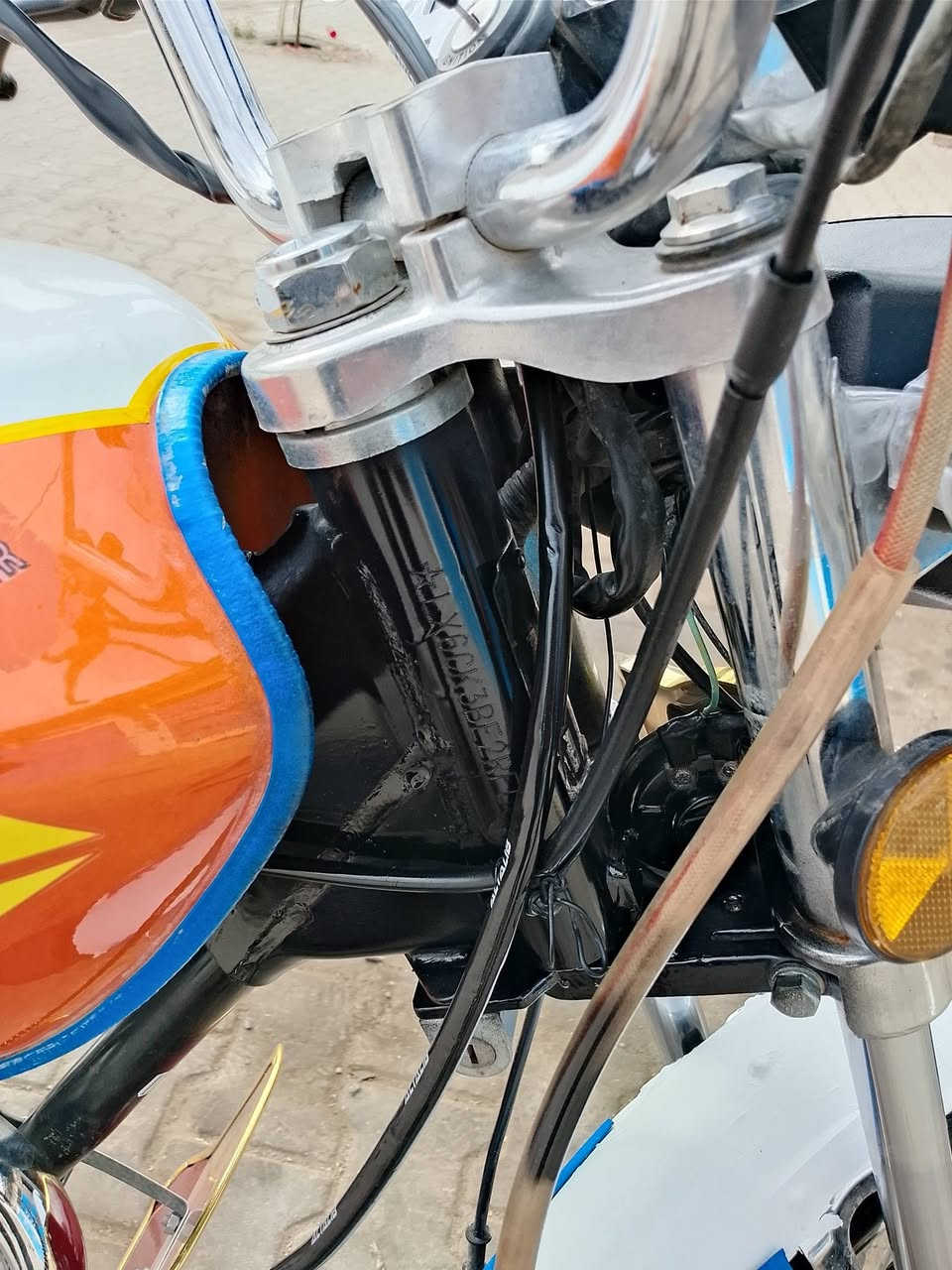 سلام عليكم دراجة لبيع موديل 2024
محرك ما مفتوح 🔓 وراج موجودة سعر 600وبي مجال 
مكان قرتبة رقم ***********
