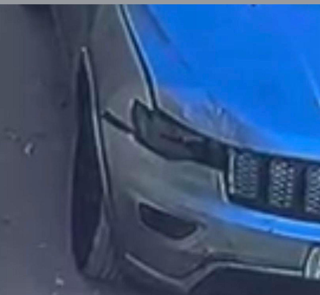 لارديو بلاك توب موديل2018 رقم بغداد  حادث امريكا موضح بلصور طخطخات صفحه السايق بدون دواخل ايرباك فقط البرده لا دشبول ولا دركه  
مواصفات البلاك توب معروفه  بدون فتحه شفتات سرعه كشن كهربائي كشن مخمل وجلد  شاشه كبيره  جنطه كهرباء
215ورقه
***********
