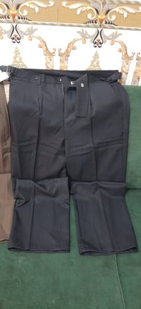 بناطيل قماش • ١٧ قطعة • توصيل