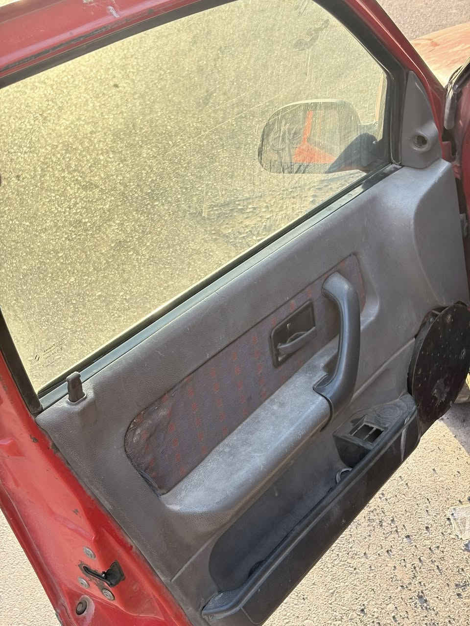 السلام عليكم
رينو كليو موديل 1991 
طخم امامي خلفي جديد 
باتري جديد 
وايرمنيه كلها شغالة
كير بشرط
مكينه بيها فط صرف يعوزها رنكات
سيارة جاهزة مال روحة وجية 
طالب عليها 18 وبيها مجال
للتواصل خاص او اتصل
*********** 
وترهم مراوس هم
