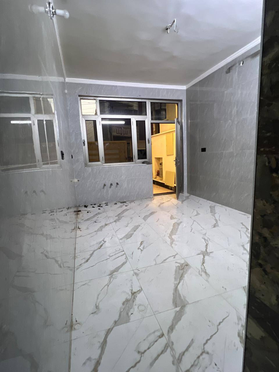 دار ٧٥م طابقين الأرضي خدمات والطابق الأول ٢نوم مربع الهياكل مقابل السيديه قريب على السريع مقابل شركة لكزز شارع العلوه مطلوب عائله صغيره مرتبه موظف م الصفا للعقار ابو ايهاب هاتف *********** السيديه
