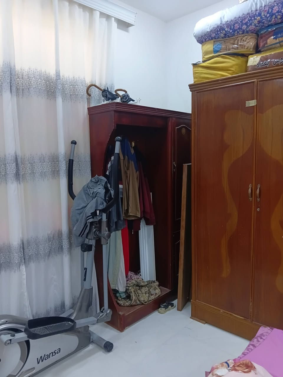 غرفه اخشاب مستعمله للبيع***********
