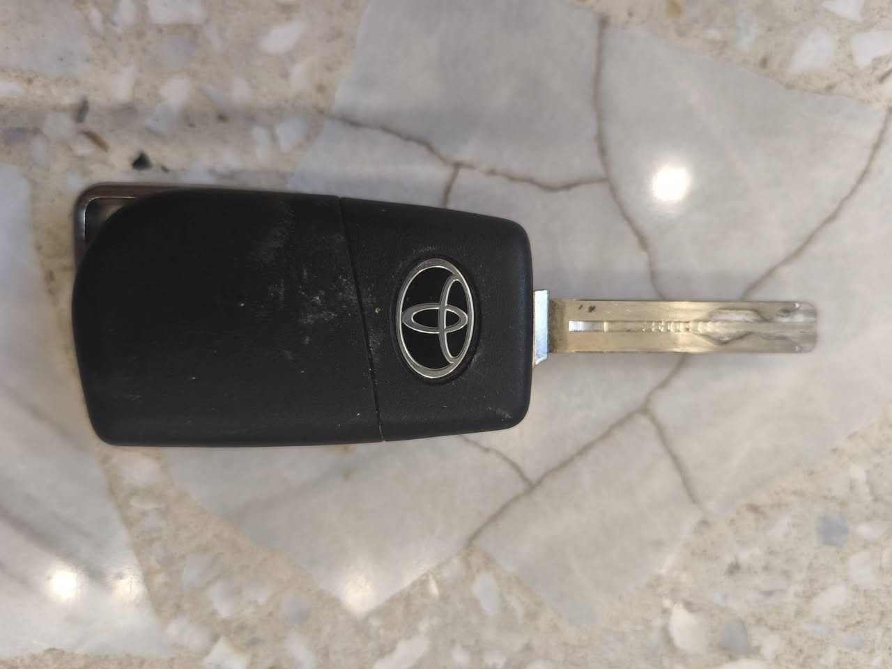 لايت تجاري شغال ٢٥ الف سعره
سويج اصلي وارد امريكي كورلا ٥٠ الف 
رقمي واتساب ***********
