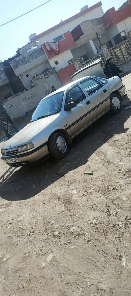 سلام عليكم ابل فكتره البيع 1992صباغ مابيه بس دوير فقط مكينه كير شرط حجم 16 شرط  السياره وضع شركه سعر 48ورقه***********
