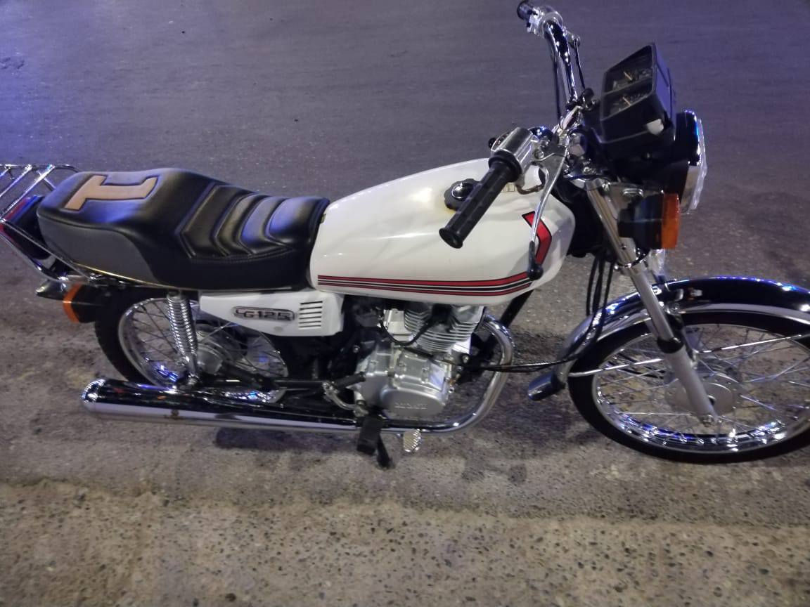 السلام عليكم ايراني للبيع كلك بدون اوراق بكفوله عشائرين ما مفتوحه دراجه زيرو تعمير جديد كفاله مكاني حي الشرطه *********** متواجد انتصال فقط واذا تريد اسوي لك مكاتبه باسمي بسعر 800 وبيها مجال بسيط
