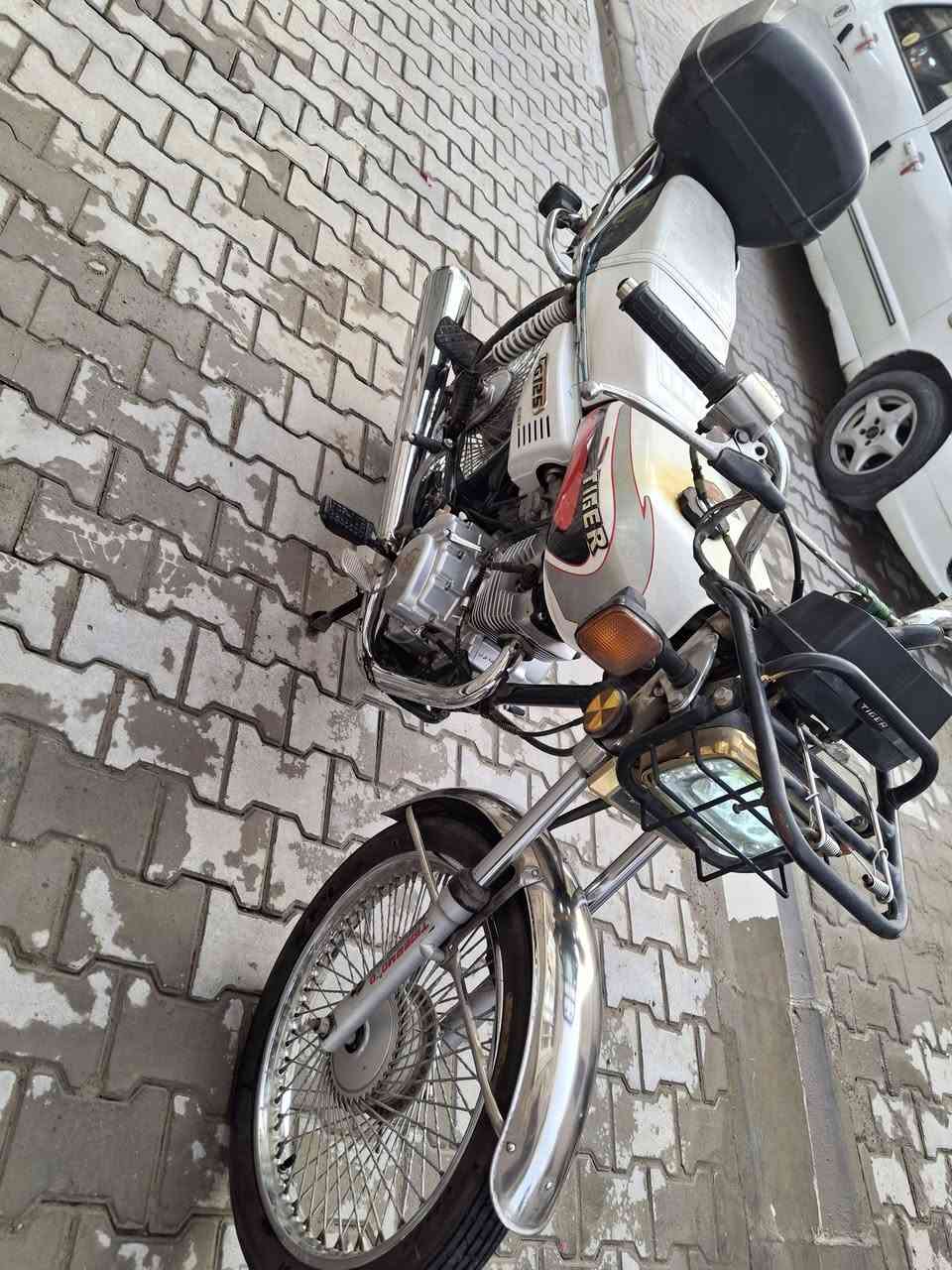 السلام عليكم دراجة تايكر للبيع ٤ نمر دراجة نظيفة ممتعوبة خير من الله مكاني بغداد
الحرية لاستفسار الاتصال على الرقم مكلف بنشر ***********
