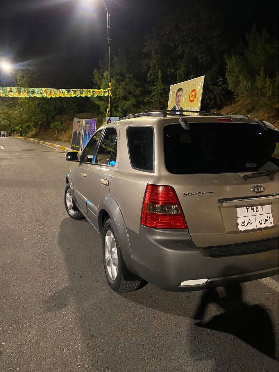 🌟 KIA SORENTO 2007 - بۆ فرۆشتنێ 🌟
سەیارەکا گەلەک پاقژ و توندوتۆڵ، ب شەرتێ "فەحس و تەحویلکردنێ" دهێتە فرۆشتن.
✅ ڕەوشا جەستەی (Body):
• بێ دەعم: سەیارە ب تەمامی ئەسڵە و بێ دەعمە ئەبەد ئەبەد.
• حیزام بۆیاغ: تەنێ ژ بۆ جوانیێ هاتییە ڕەنگکرن (بۆیاغ بۆ جوانی).
⚙️ مەکینە و لایەنێ تەکنیکی:
• مۆدێل: ٢٠٠٧.
• مەکینە و گێڕ: ب شەرتێ "جدید" و بێ چو کێشە، مەکینا وێ گەلەک یا بێ دەنگ و توندە.
• سیستەم: دبل ئەکسن (4x4) و یێ ب تمامى کارایە.
✨ مواسەفات:
• قودیک (ئاوێنە): قودیکێن وێ مۆدێلێ هیتەرن.
• جامێن کارەبایی: هەر چار جامێن سەیارێ کارەبایی نە و بێ کێشە کار دکەن.
💰 نرخ و گۆهۆڕین (تبدیل):
• بها: ٨٧ وەرەقە ($8,700).
• غەرامە: ٨.٥ وەرەقە غەرامە ل سەرە، ئەڤ بڕە ژ بهایێ سەیارێ دێ هێتە کێمکرن.
• تێبینییا نرخێ: پشتی کێمکرنا غەرامێ، نرخێ سەیارێ یێ قفلە و ب چو شێوەیان ناهێتە خار.
• تبدیل: گۆهۆڕین (تبدیل) ژی یا هەی، ئەگەر سەیارەک ب دڵێ من بیت دێ گوهۆڕم.
• یاسایی: ب شەرتێ تەحویلکردنێ ب ناڤێ کڕیاری.
📍 تێبینی:
سەیارە یا توندە و چو مەسرەف تێدا نینن، ئامادەیە بۆ لێخۆڕینێ.
📞 بۆ پەیوەندیێ:
*********** دهوك, العراق
