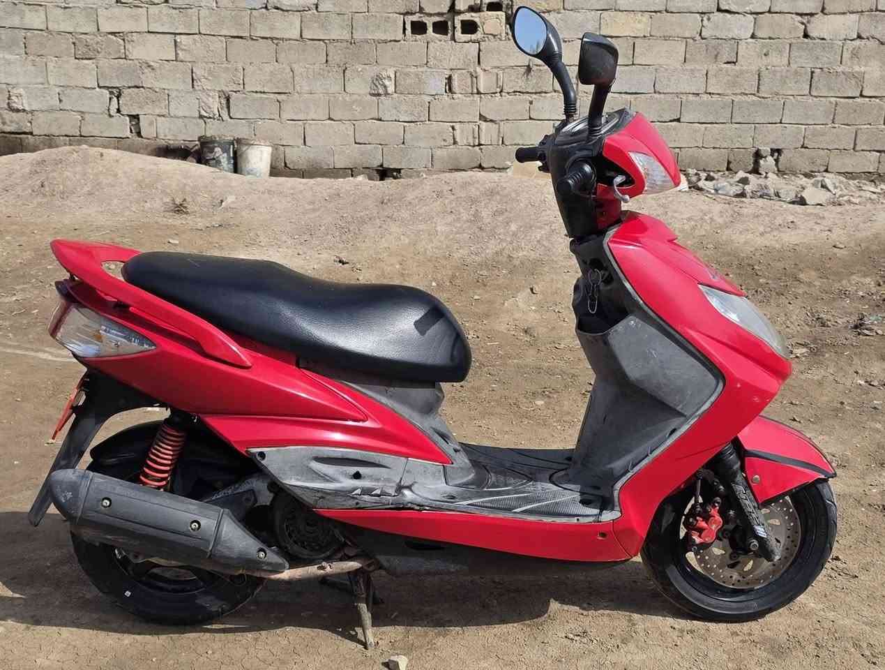 السلام عليكم سكنس فحل لبيع مكفولة كفالة عامة كلة شغال محرك سبانة ممدود عليها تخم تاير جديد العنوان المدائن السعر 600 وبيها مجال شي قليل ***********
