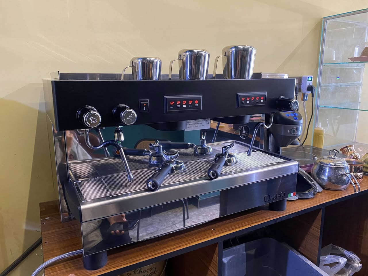 للبيع مكينة ماجستة ايطالي اصلي 
نضيفة استعمال ٦ اشهر فقط 
للاستفسار : ***********
