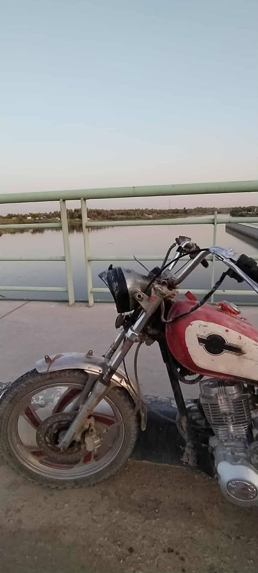 سلام عليكم اللهم صلي على محمد دراجه جونده كلك كلك للبيع موديل 2011 أبيعك كوم حديد بس هيه تعبانه تشتقل كلشمابيها بس تريد جوب تاير الوراني شقاله وسعر 150قفل مكان خان النص عمود 842هاذه  رقمي (***********)
