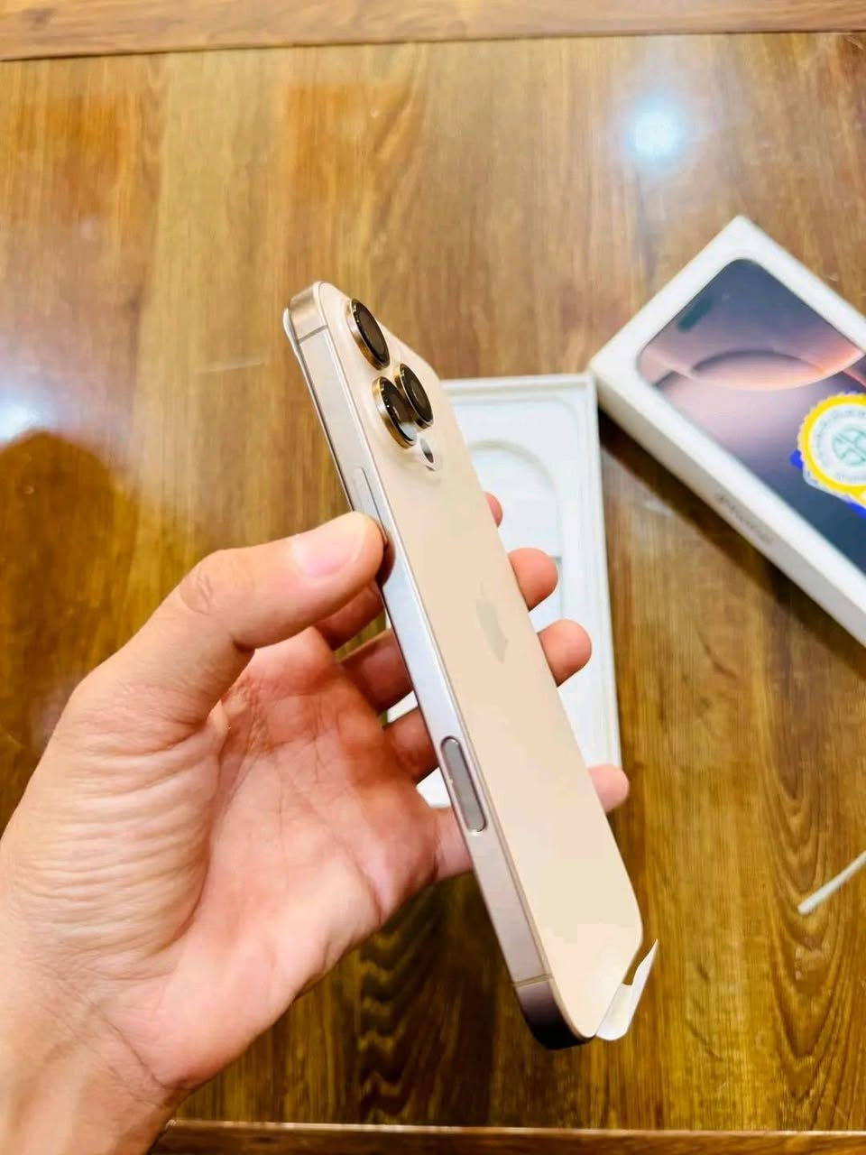 iPhone 16 Pro Max
256MG
عربي/انجليزي 
مفكش مسمار ،معفي ضريبة 
متاح التقسيط


**إذا كنت صاحب هذا الإعلان وتريد حذفه لأي سبب، رجاءا أرسل رسالة إلى الدعم الفني**
