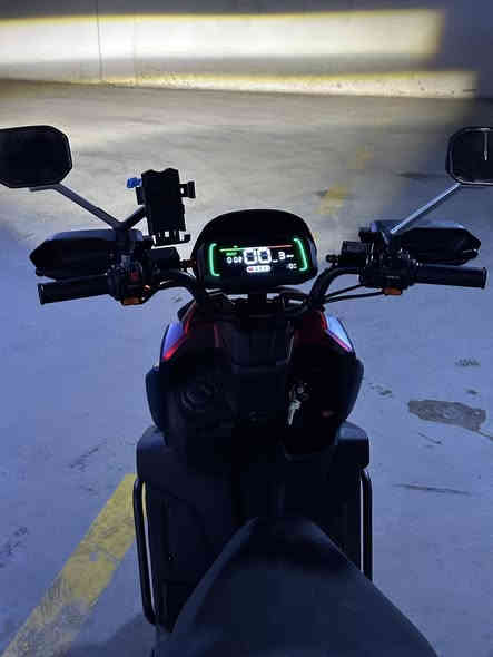 دراجة شحن اباتشي براند keeway من عجلة الخليج 
جديده لوك اخت الزيرو 
شخط ما بيها
1- ملف 2000w
2- ست بطاريات ليثيوم 32 امبير 
3- السرعة 70 كيلو 
دراجة بحالة ممتازة ومابيها نقص تشغلها وتنطلق 
للتواصل خاص او*********** العنوان السيديه
