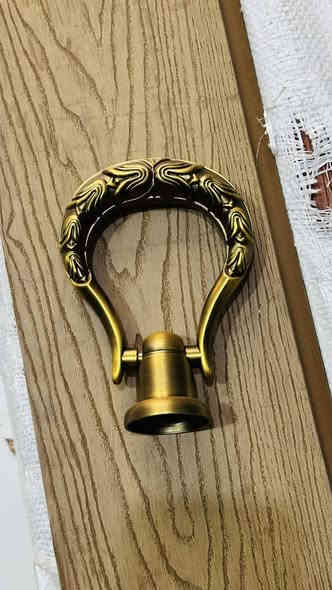 تتوفر مطارق باب 
جميع الالوان و الاشكال
————————————
الشطره / شارع دبي / قرب مستوصف الفتاحية 
***********
