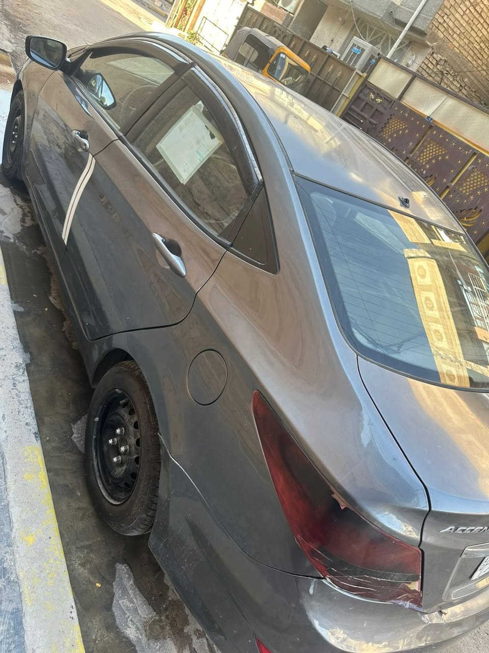 السلام عليكم اكسنت 2015 خليجي للبيع
مابيها ضرر 
مصبوغة احزام اثر جراد موجود سونار الها من جيك كار ومن مركز الباشا للفحص 
محرك ممفتوح ابدا
شاشة 
اشاير بالمري 
صدر سيارة جديد 
تخم تاير جديد 
 
المكان الشعب مقابيل بانزين خانه الشعب 
معروضة ب 88 
***********
