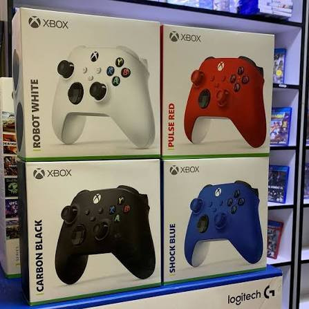 جوستك اكس بوكس سيريس جديد مع زائد بطاريه مايكروسوف الاصلي كل هذا بسعر 50 بس توصيل ما عندي اللي عنده توصيل يتواصل وياي هذا الرقم ***********
