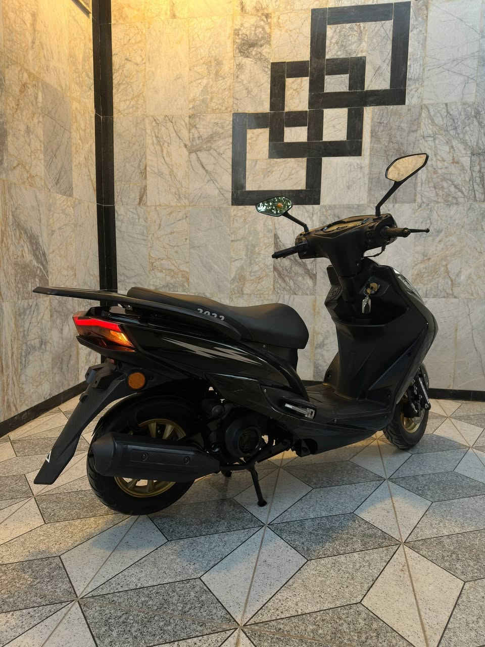 السلام عليكم من رخصة الآدمن سكنس صيني فحل ماشيه ٢٧٠٠ مال بيت جاهزه من كلشي كير مكينه عالشركه اوراق اصوليه مكمركه السعر ٩٠٠ وبيها مجال *********** اتصل وتدلل مكانها كربلاء
