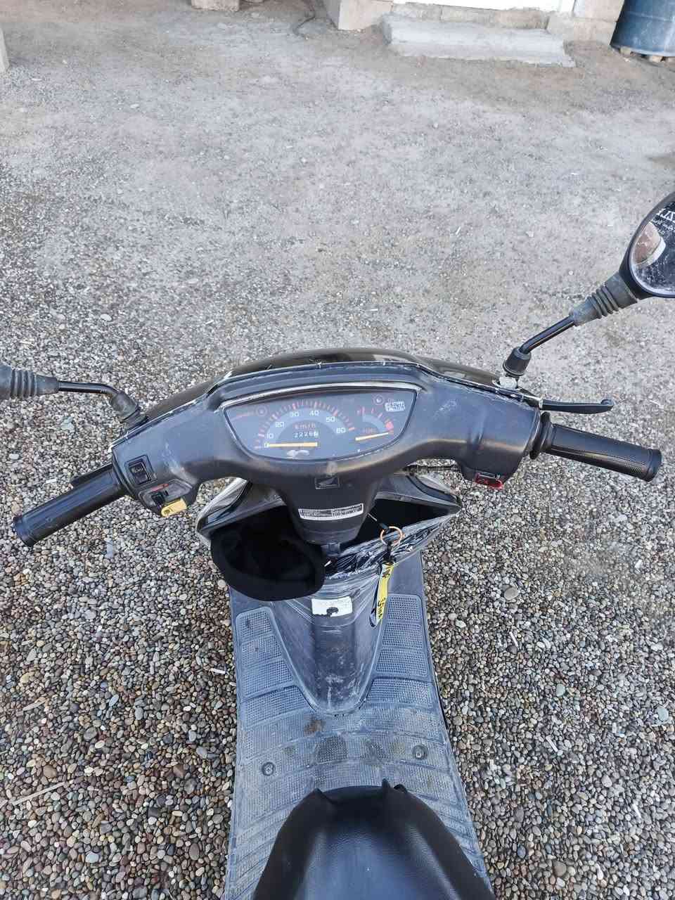 سلام عليكم درجة للبيع نوعه هونداي حلو سلف هندر الدرجة خبط دهن وبانزين ومابيه نقص ومكينه نضيفة السعر 250 وبيه مجال المكان قرب جسر الضلوعية رقم الهاتف ***********
