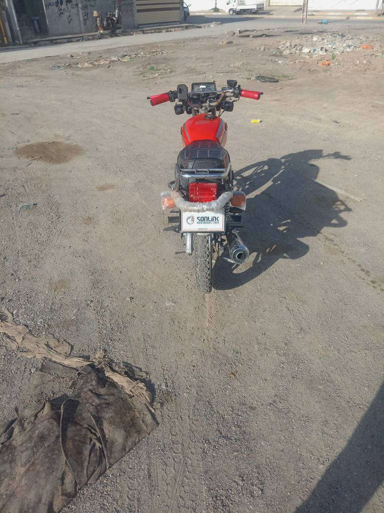 السلام عليكم 
مطور خمسه كير موديل 2023البيع اومروس 
نامه ابروه محرك نضيف مامفتوح السعر 525كله شغال 
وبي مجال قليل حك الجيه مكاني حويجه 
***********
