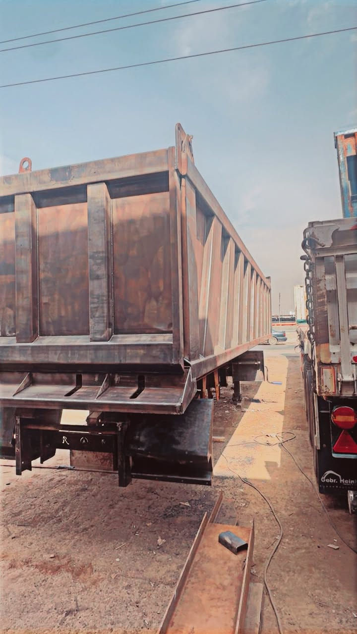 السلام عليكم البيع نساف ماموت الطول 925 الرتفاع 145(الذرعه31 متر) شاصي 16 جك165 قطر85 الجبر اربع دنكير واحد تعليك حديد تركي شرط (***********)
