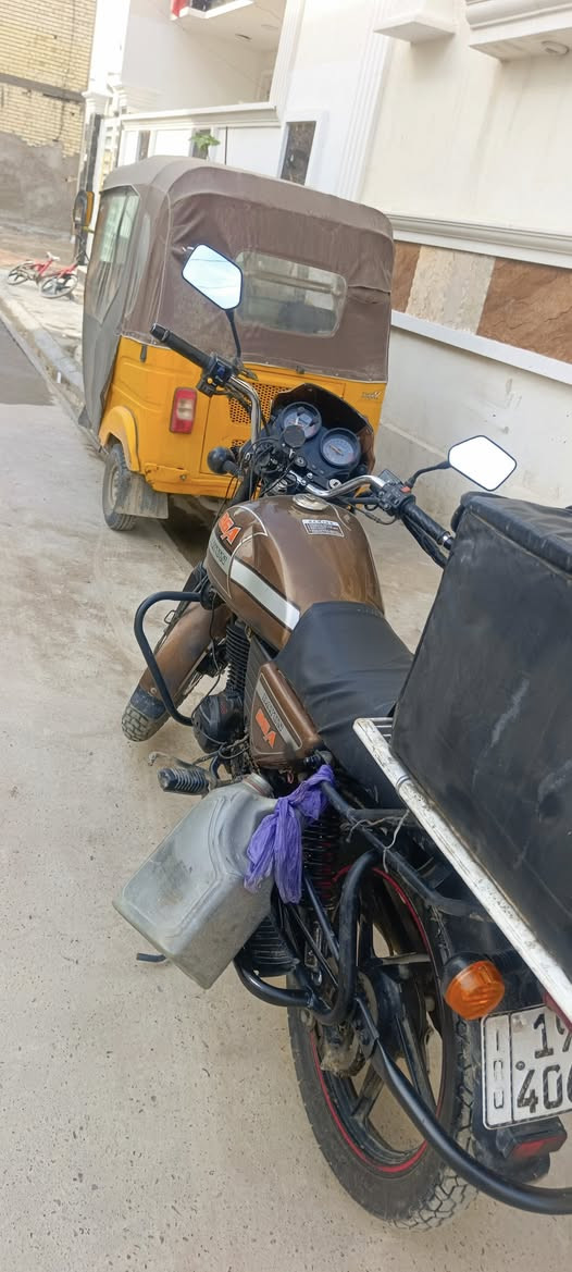 دراجة دايوان موديل 23 
ماخذهة بل 24 
رقم انكليزي التحويل ثاني يوم ب بغداد 
السعر  مليون و 850
 بغداد الغزالية شارع الهياكل
***********
