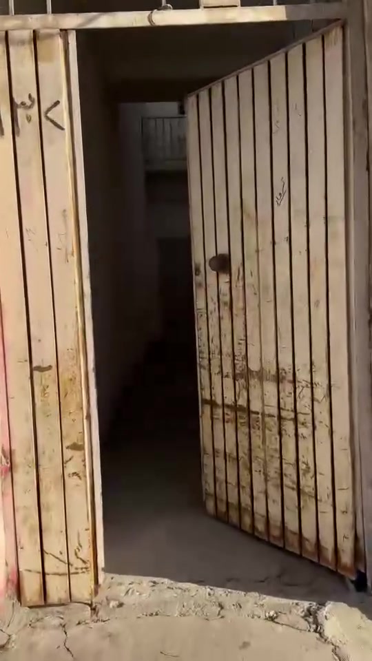 بيت للايجار في كراج الشمال العطشانه قرب عيادة ضاحي الحمداني قريب للشارع  ٢٠٠ متر مراجعه مع صاحب البيت ٠*********** اسيا سيل *********** بدل ايجار ٢٣٠ الف أو مراجعه مكتب ابراهيم الصوفي
