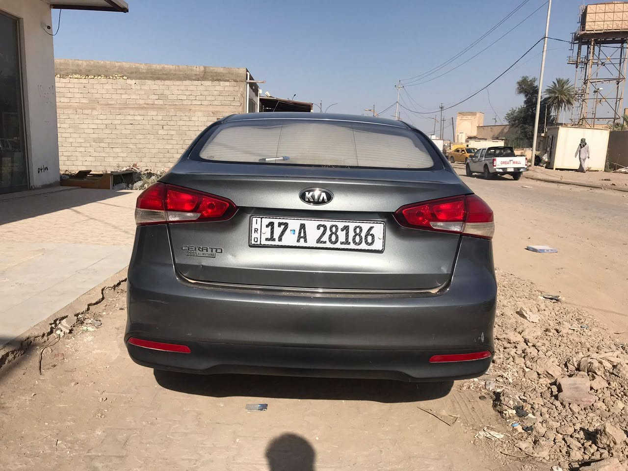 سيراتو خليجي ١٧ بيه تبديل قطعتين باب وبنيد شرط تبديل اصلي جاهزه سياره حداديه تبريد  ب اسمي سياره سعر ١١٠ وبيه مجال بسيط *********** متواجد وتساب او اتصال فقط

