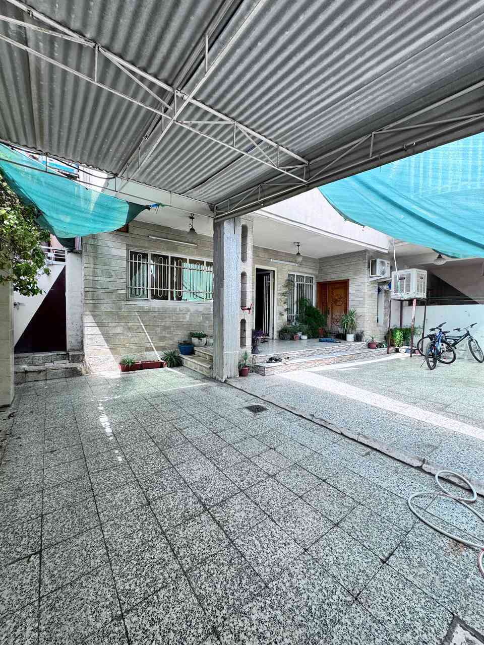 دار للبيع ( حساب ارض )
الموقع : حي البلديات ( قرب مسجد الايمان )
المساحة : 220 متر 
الواجهة : 11 متر
الاتجاه : شروق تام
فرع صبة
الطابق الاول : غرفة نوم هول واستقبال ومطبخ وصحيات
الطابق الثاني : 3 غرف نوم وهول وصحيات 
نستقبل عروضاتكم في اغلب مناطق الجانب الايسر
موقع المكتب : سايدين السكر 

للاستفسار الاتصال على الارقام

***********
***********
***********
