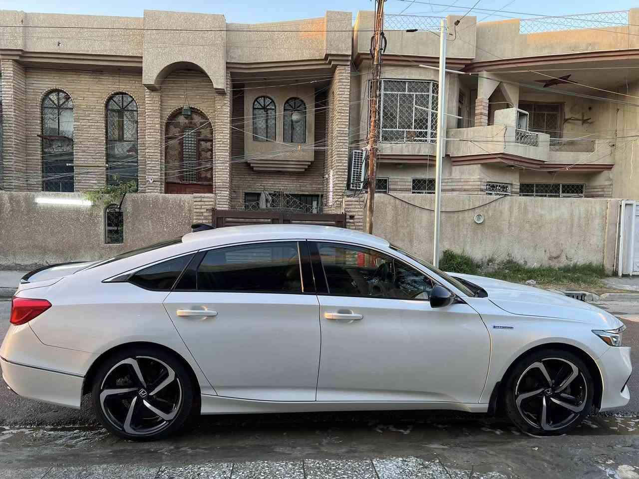 هوندا اكورد  هايبرد  2022 ماشيه ٦٧الف كيلو حادث خلفي السعر 159 بيها مجال بسيط  *********** مكاني بغداد حي الجهاد
