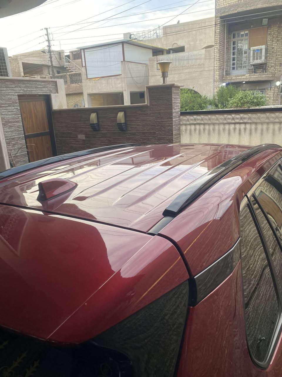 السلام عليكم تويوتا راف 4هايبرد 2022.                                 المواصفات.                                                  بصمه دخول ذكي كشن كهربائي مثبت سرعة تحديد المسار شاشه كامره مقاعد كماش ويل قياس 17 محرك 2,5 ماشيه 26،100 ميل  تبريد قطعتين  سياره رقم خصوصي بغداد مكاني بغداد السيديه 22،300$  رقم التواصل ***********
