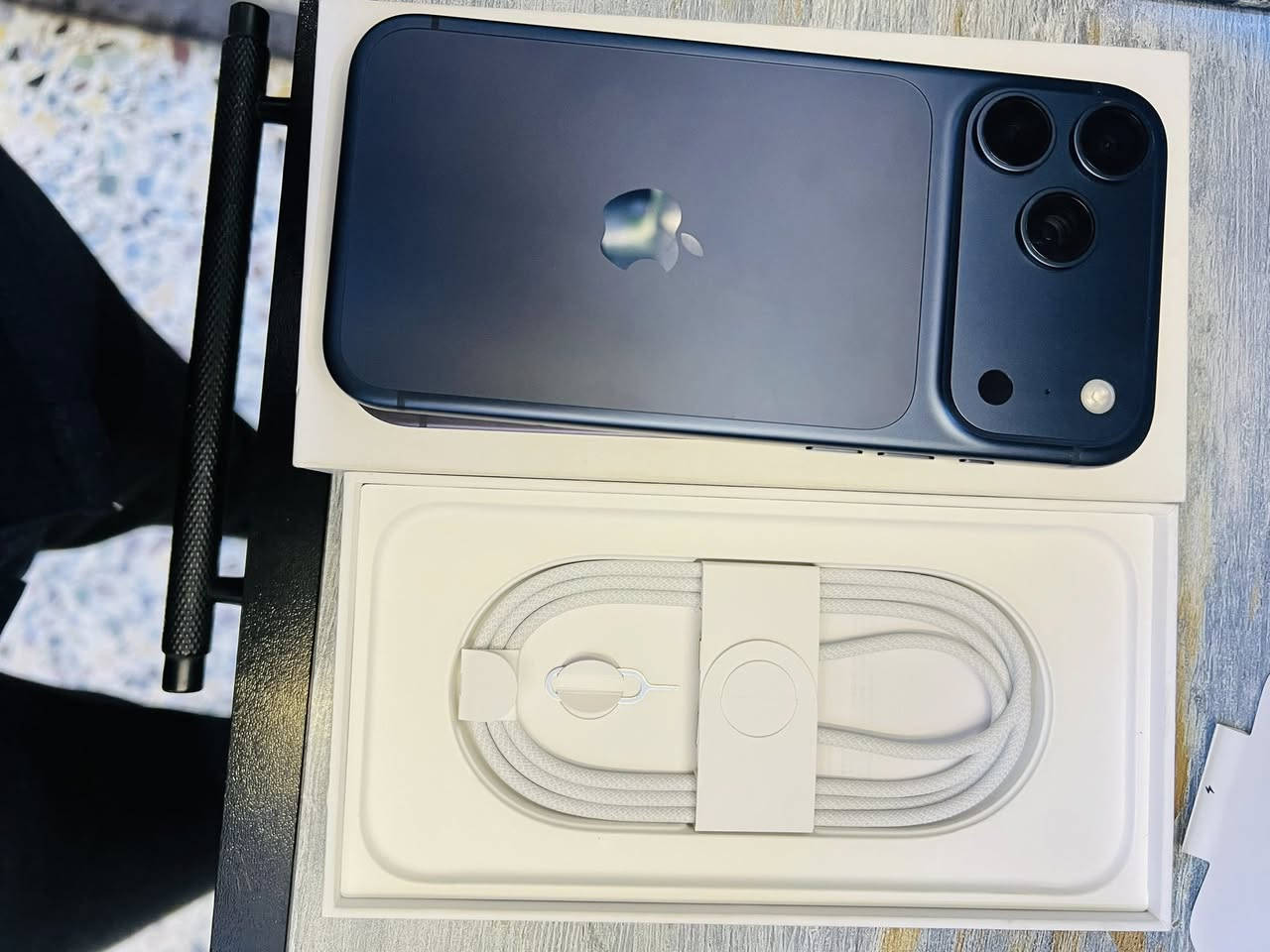 السلام عليكم
ايفون 17 برو ماكس ذاكره 256 بطاريه 100‎%‎ مشحون 30 مره جهاز كيبله بعده ما مفتوح  عربي ZA 

داخل الضمان 

للاستفسار 

***********
