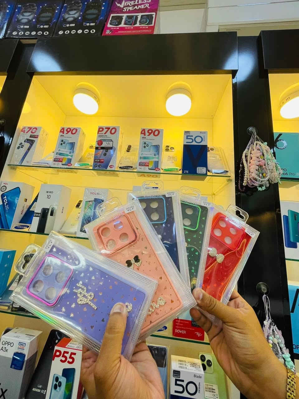 السلام عليكم عرض على جميع الكفرات ومتوفر جميع الايتيمات
الحديثه والقديمه  رجالي ونسائي 3كفرات السعر 5000دينار فقط ومتوفر توصيل جميع محافظات العراق 

————
زبائننا الكرام 🌹 كما وعدناكم بأن نكون اقرب اليكم 😍
#خصم_خاص_لمتابعين_صفحتنا ✅
دوام موضفي المركز👨🏻‍💼
#من الساعة 8:00 🕘 صباحا الى الساعة 11:00 ليلا 🕘
جميع ايام الاسبوع  ⏰
الاداره:***********
رقم المبيعات ☎️ *********** - ***********
رقم الصيانة 🔧⚙️ ***********

العنوان 🚕🚶🏻🚶‍♀️ بابل - قضاء المحاويل - مجاور مستشفى المحاويل العام -مقابل الصيدليه الحديثه
شكرا ❤️ لزبائن  #مكتب_حازم للهواتف النقاله لدعمهم المتواصل لنا
