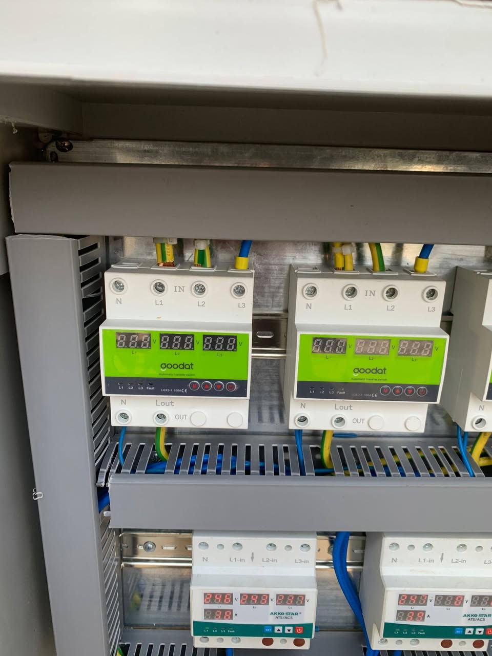 تم بعون الله نصب بورد في منطقه الزعفرانيه شارع الشرطه جامع الفتح المبين وتبديل البورد القديم المتهالك بنظام السلكتر الإلكتروني للاناره والسبالت للاتصال والطلب *********** أو *********** يوجد واتساب صوره ومقاطع فيديو قبل وبعد الصيانه
