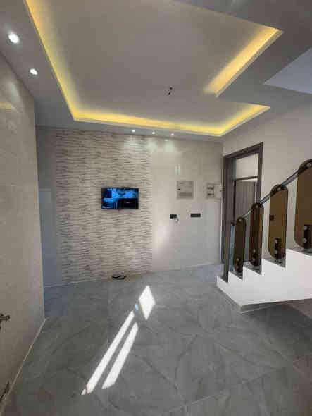 السلام عليكم
بيت للبيع مساحة ٧٥ متر واجهة ٤.٧٠ نزال ١٦ مجمع السلطان الأول يتكون من طابقين ٣ غرف نوم استقبال مطبخ وصحيات ٢ وبيتونه شغل درجة أولى السعر ١١٤ مليون تنازل شركة القلعة البيضاء
للإستفسار *********** يوجد واتساب
