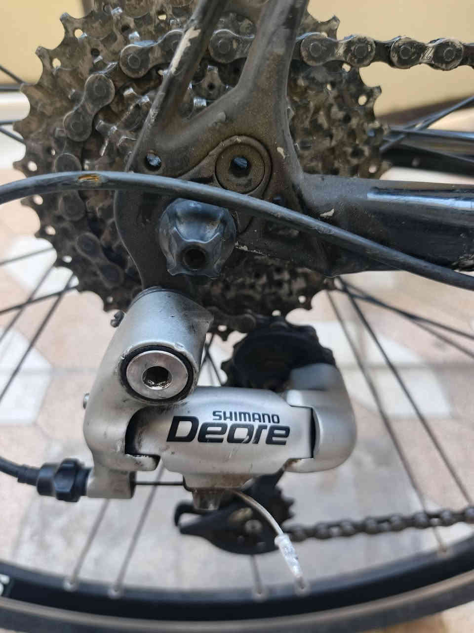 ‏موصل // المجموعة 
‏
‏دراجة # ترحال #الماني 
‏ 
‏
‏حجم 28 , فريم عالي   58 
‏معدن ألمنيوم (وزن خفيف ريشة)
‏سيت كروب  9*3   Shimanow Deore  
‏كير فقاس سحب دفع
‏دبل أمامي 
‏دبل بالمقعد
‏تايرات كتان نوع  Maxiss
‏* نظافة الدراجة  90 ٪  
‏
‏السعر  300  ألف
‏
‏  للتواصل ع الخاص  أو الواتس ***********  
‏* متوفر توصيل 🚙
